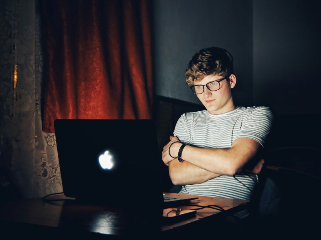 Fake Escort Sites: How to Spot Them and Stay Safe