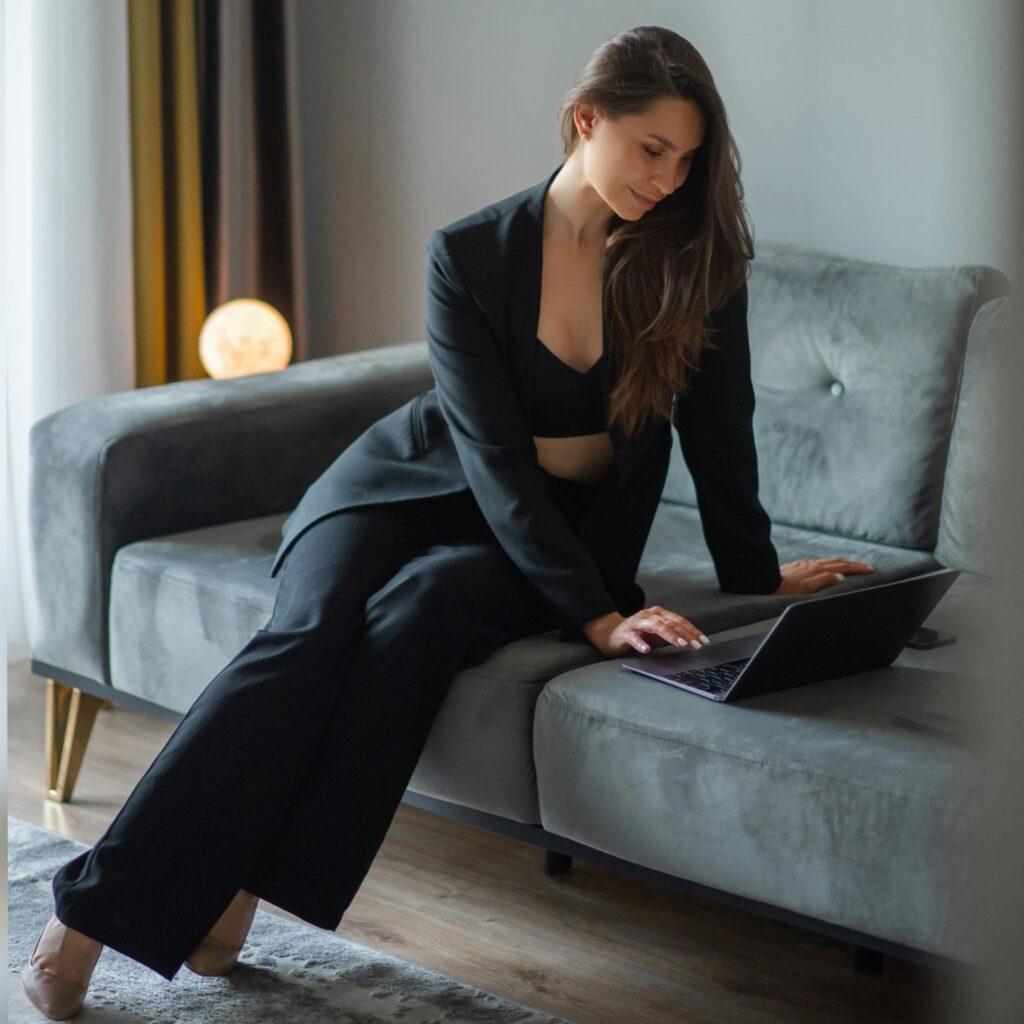 Online Intimacy: Why So Many People Prefer It Today