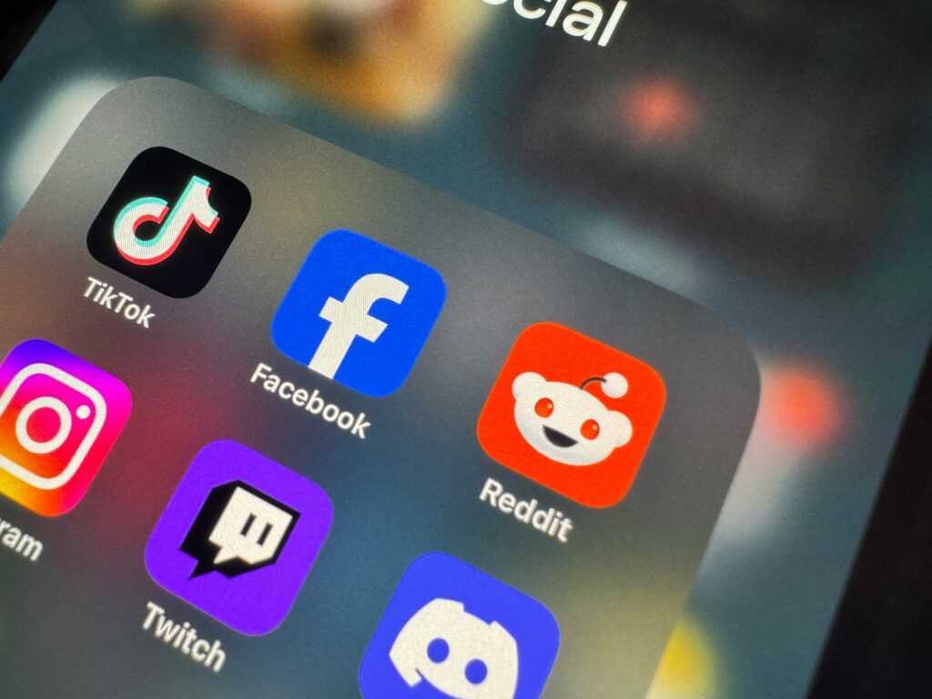 Social media and online community apps